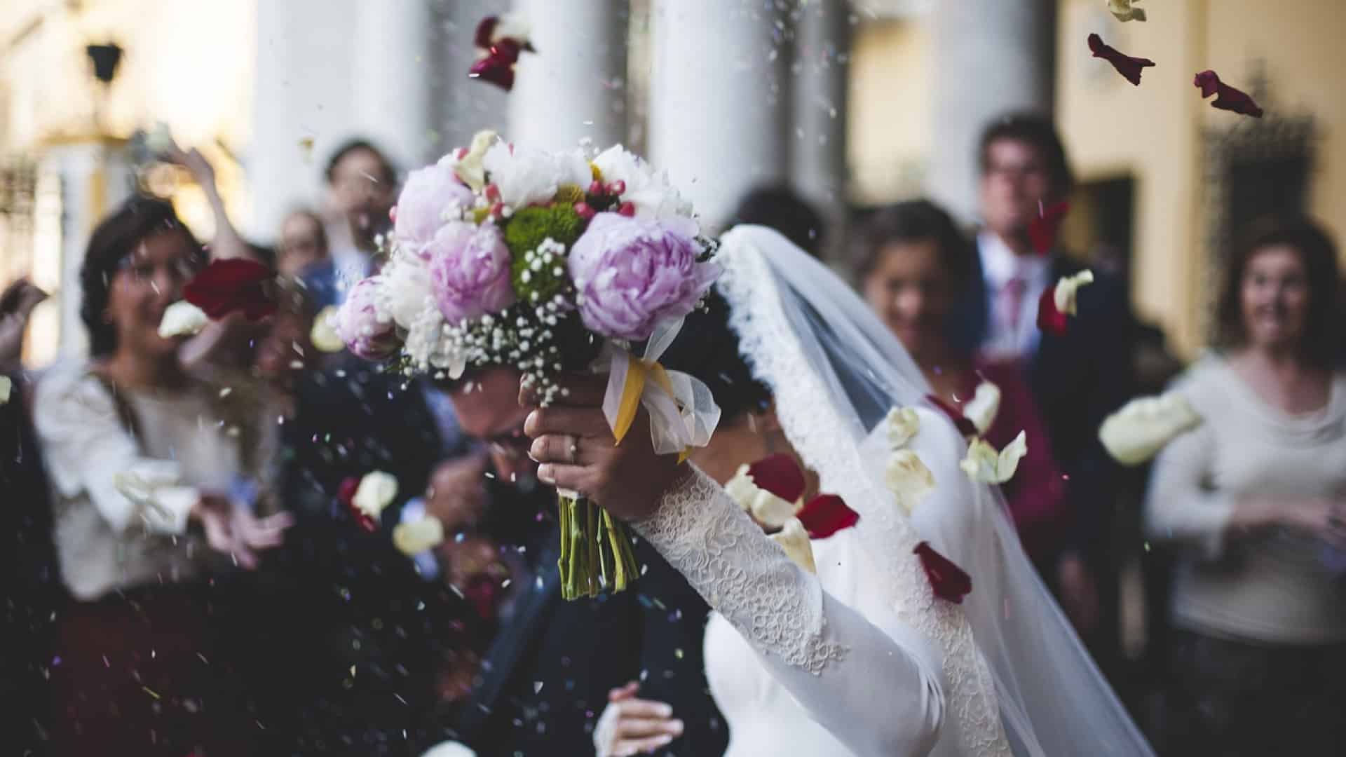 Quel Bouquet De Fleurs Offrir Pour Un Anniversaire De Mariage Mariage Magazine